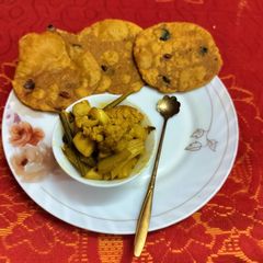 A picture of Pumpkin Puri with mixed vegetable bhaji.