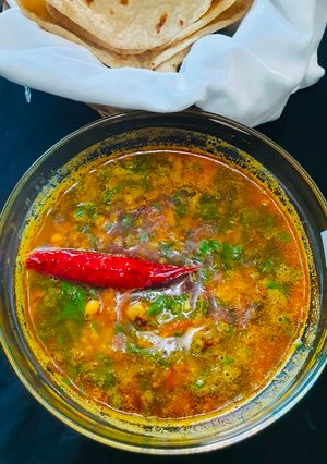 A picture of Garlic dal palak.