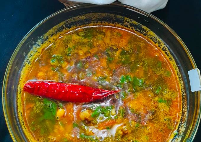 Recipe of Delicious Garlic dal palak