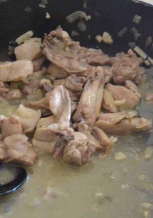 Una foto de Pollo al ajillo a la manera Yiyo