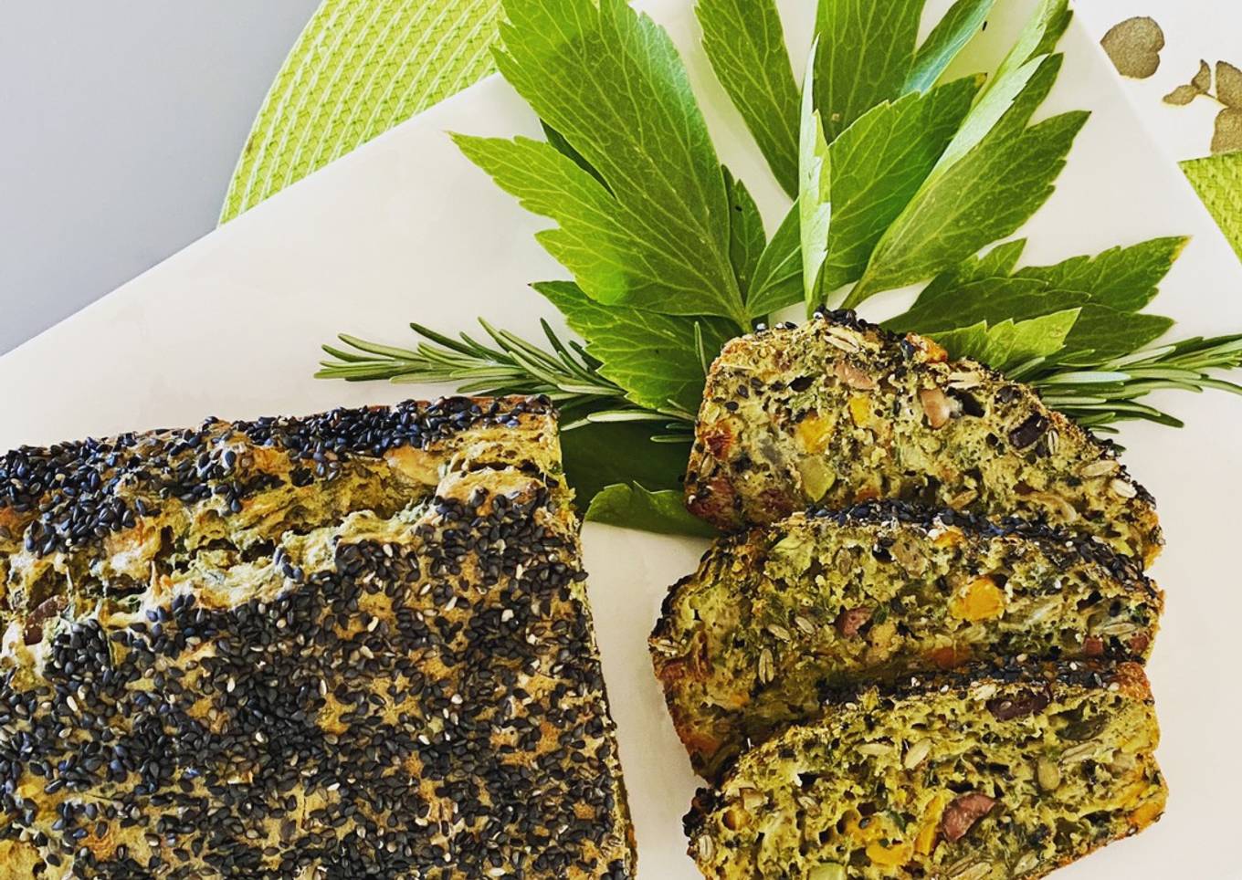 Cake salé aux légumes et herbes fraîches