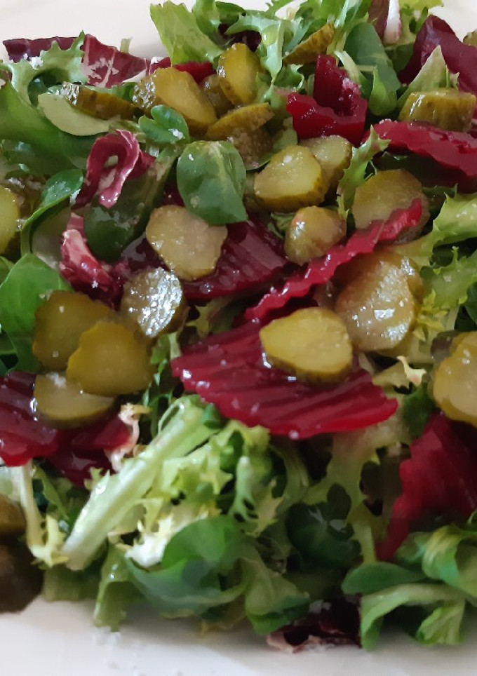 Una foto de Ensalada, rojo y verde