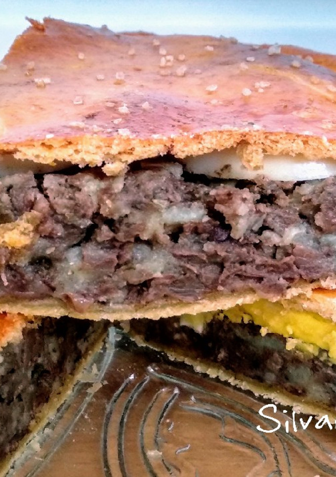 Una foto de 78.🥮Empanada de morcilla, patata, huevo🥔🥚y masa murciana