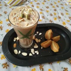 A picture of Cheeku shake 🍹🍹.