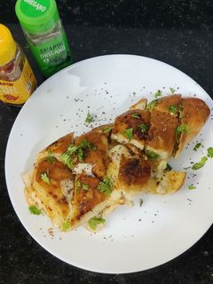 गार्लिक ब्रेड(garlic bread recipe in hindi) रेसिपी मुख्य फोटो