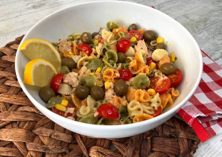 Ensalada de pasta con salsa de mostaza y miel casera