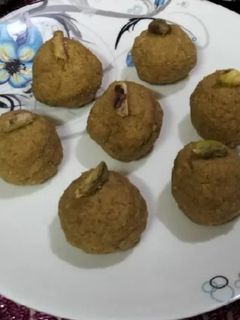 सत्तू गुड़ के लड्डू रेसिपी मुख्य फोटो