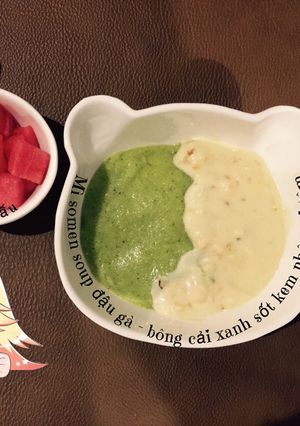 Hình của món Soup đậu gà - bông cải xanh sốt kem phô mai tôm - bé ăn dặm.