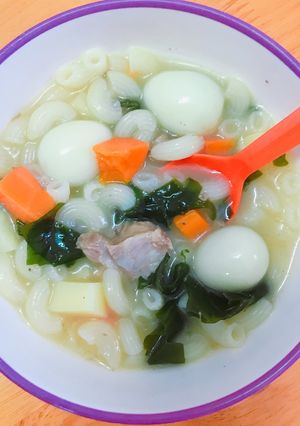 Hình của món Soup nui tảo biển và củ quả.