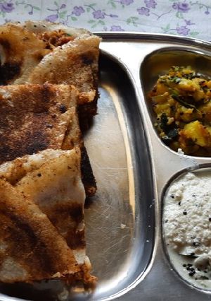 A picture of Crispy Rava Mysore masala dosa.