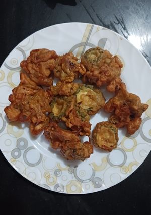A picture of Khatte-Mithe Karele Bhajiye.