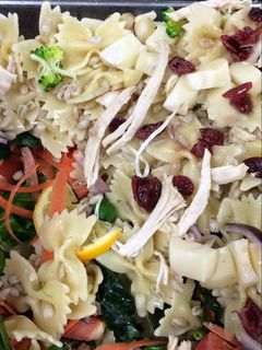 Una foto de Ensalada de pasta italiana fría