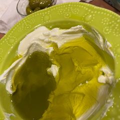 A picture of Labneh w zeit/olive oil.