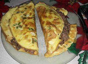 Una foto de Omelletes con relleno de carne molida magra y berenjenas 🍆