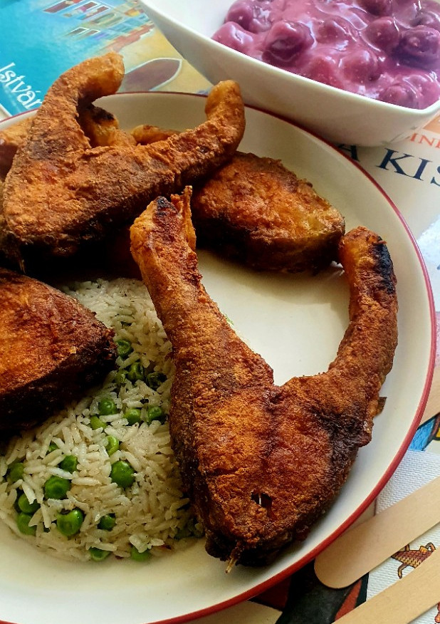 Rántott ponty zöldborsós rizzsel recept fotója