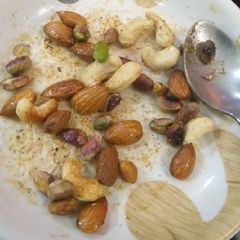 A picture of Dry fruit honey chat masala.