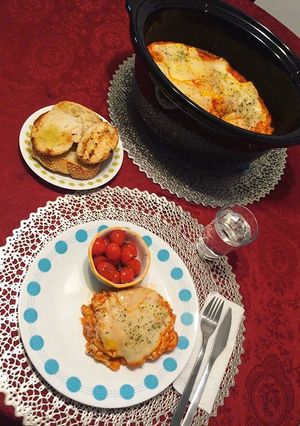 Una foto de Noodles en pasta de tomate (olla lenta)