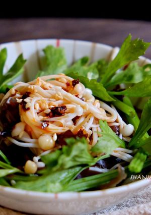 酸辣木耳金針菇 的食譜成品照片