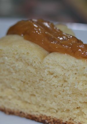 Una foto de Torta dorada en olla essen