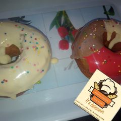 A picture of Glaze Doughnut.