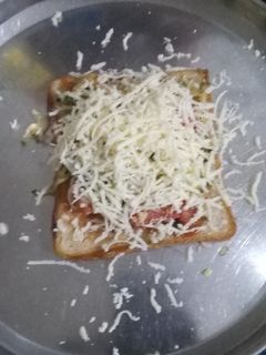 ચીઝ વેજીટેબલ સેન્ડવીચ(Cheese Vegetable Sandwich Recipe In Gujarati) રેસીપી મુખ્ય ફોટો