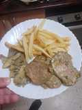 Solomillo de cerdo a la plancha con setas al ajillo y papas fritas