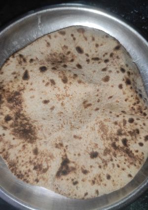 तंदूरी रोटी (tandoori roti recipe in Hindi) रेसिपी मुख्य फोटो