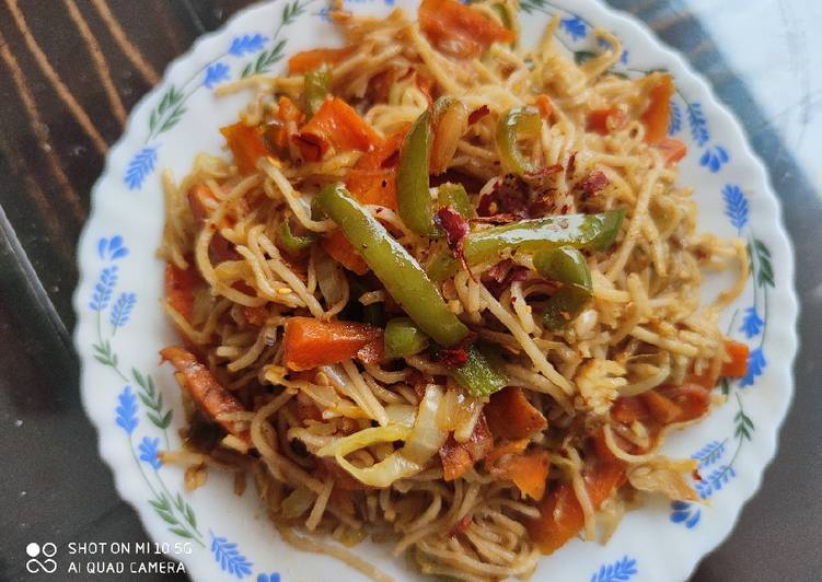 How to Prepare Homemade Veg Red Chilli Hakka Noodles
