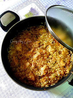 Una foto de Arroz con pechuga de pollo a los tres currys