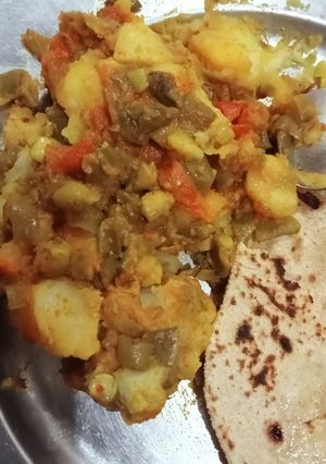 आलू और सेम की सब्जी (aloo aur sem ki sabzi recipe in Hindi) रेसिपी मुख्य फोटो