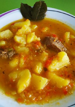 Foto principal de Patatas guisadas con carne