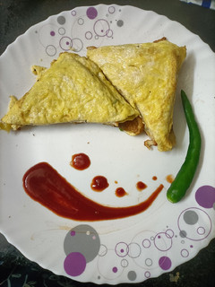 ஸ்ட்ரீட் சைடு பிரட் ஆம்லெட்(street side bread omelette recipe in tamil) செய்முறை முக்கிய புகைப்படம்