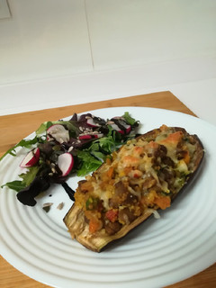 Una foto de Berenjenas rellenas de cuscús y verduras 🍆