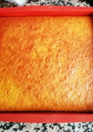 Una foto de Bizcocho con naranja