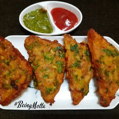 A picture of Spinach Bread Pakoras.
