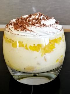 Une photo de Tiramisu tropical: ananas, mangue, fève tonka