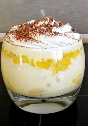 Une photo de Tiramisu tropical: ananas, mangue, fève tonka