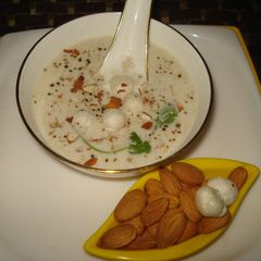 A picture of Almond –lotus seeds Soup.