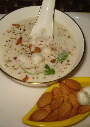 A picture of Almond –lotus seeds Soup.