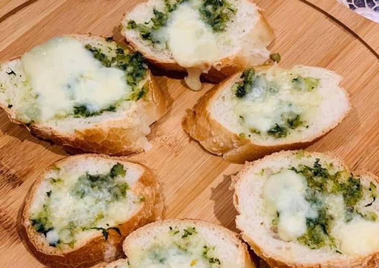 Simple Way to Prepare Perfect Cheesy Garlic Bread