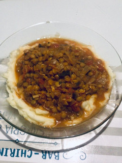 Una foto de Guiso de lentejas vegano