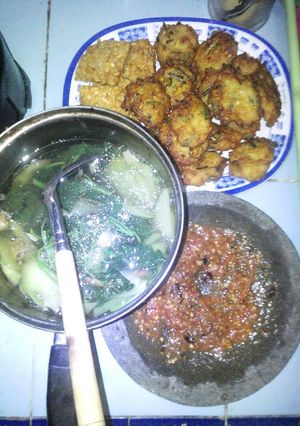Foto resep Sayur bening bayam manisa+sambal terasi