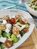 Ensalada de brócoli con queso fresco