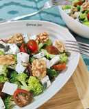 Ensalada de brócoli con queso fresco