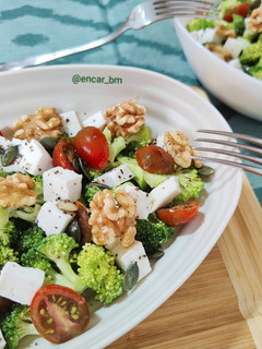 Foto principal de Ensalada de brócoli con queso fresco