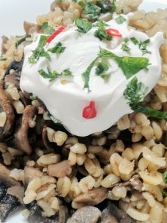 Bulgur vajban pirított gombával recept fotója