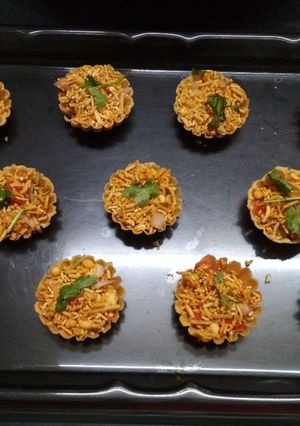 A picture of Bhel canapes.