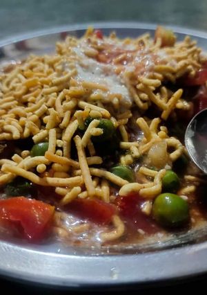 A picture of Aloo bhel.
