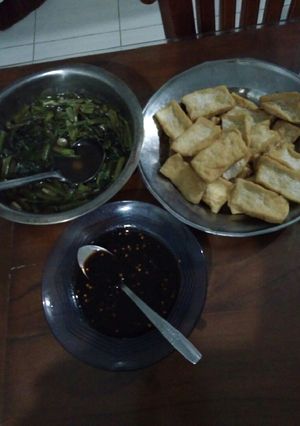 Foto resep Kangkung tumis plus tahu goreng sambal kecap by Queen