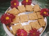 तिळगुळ वडी (Tilgul Vadi Recipe In Marathi)